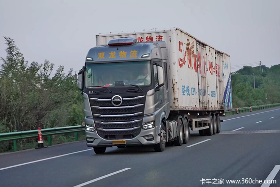 翻山越岭油耗30L出头 一年跑了30万公里的北京重卡为何这么牛？