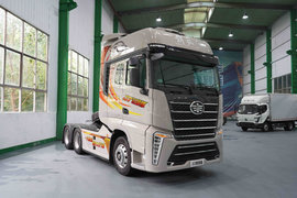 2024 济宁展:新车曝光!640马力解放J7创领版牵引车秀肌肉