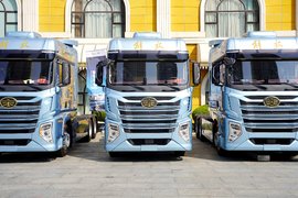 600马力燃气机+舒适大床房 鹰途头等舱LNG牵引车速报!