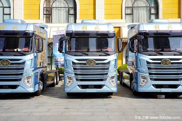 600马力燃气机+舒适大床房 鹰途头等舱LNG牵引车速报!