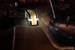 ��˹���Ƴ����˼�ʻ��ʽ��Robovan