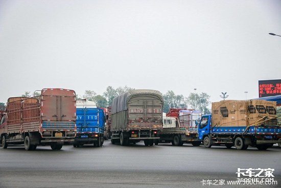 四个月赚15万 一天跑666公里 蓝牌轻卡现在都这么卷了吗？