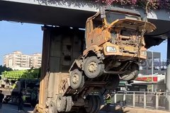 һ��ͷ��ײ���������� ����ô����ȥ��