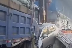 1��1�ˣ�����һ������೵������ײ