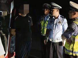 超载货车车队竟派人跟踪交警 被交警反跟踪一锅端