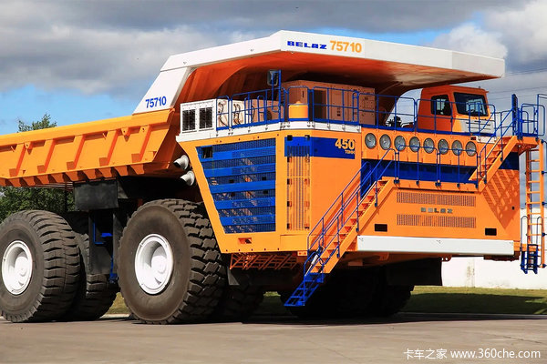 百公里油耗1300升 载重450吨 BelAZ75710自卸车有多强悍