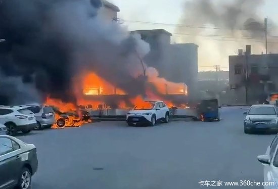 辽宁一装载易燃金属粉末的重型半挂车发生自燃 致2死2伤