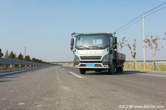 从摩托三轮升级到领跑L6 来看薛师傅的城配生意经
