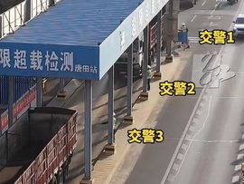 货车大军上国道 长沙严查三超一疲劳等违法