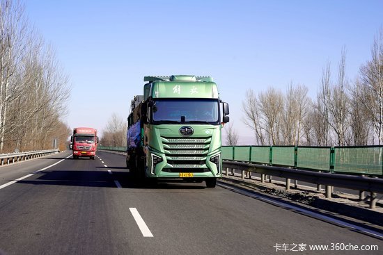 全新解放JH6实测第一站普货篇揭秘！老司机实测：跑新疆每公里省1块