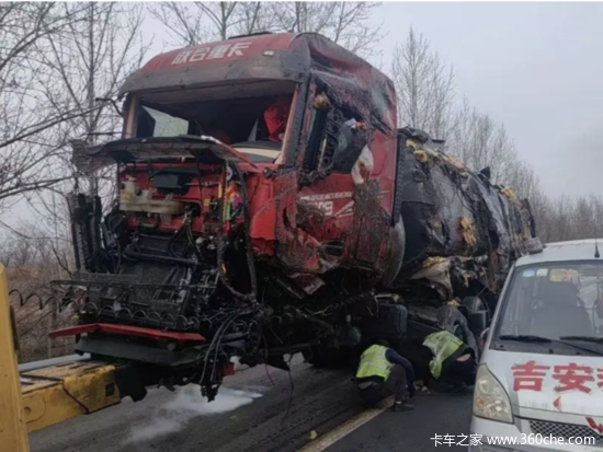 司机雪地逃生 感谢救命恩人 联合重卡拒绝以牺牲安全为代价的轻量化！