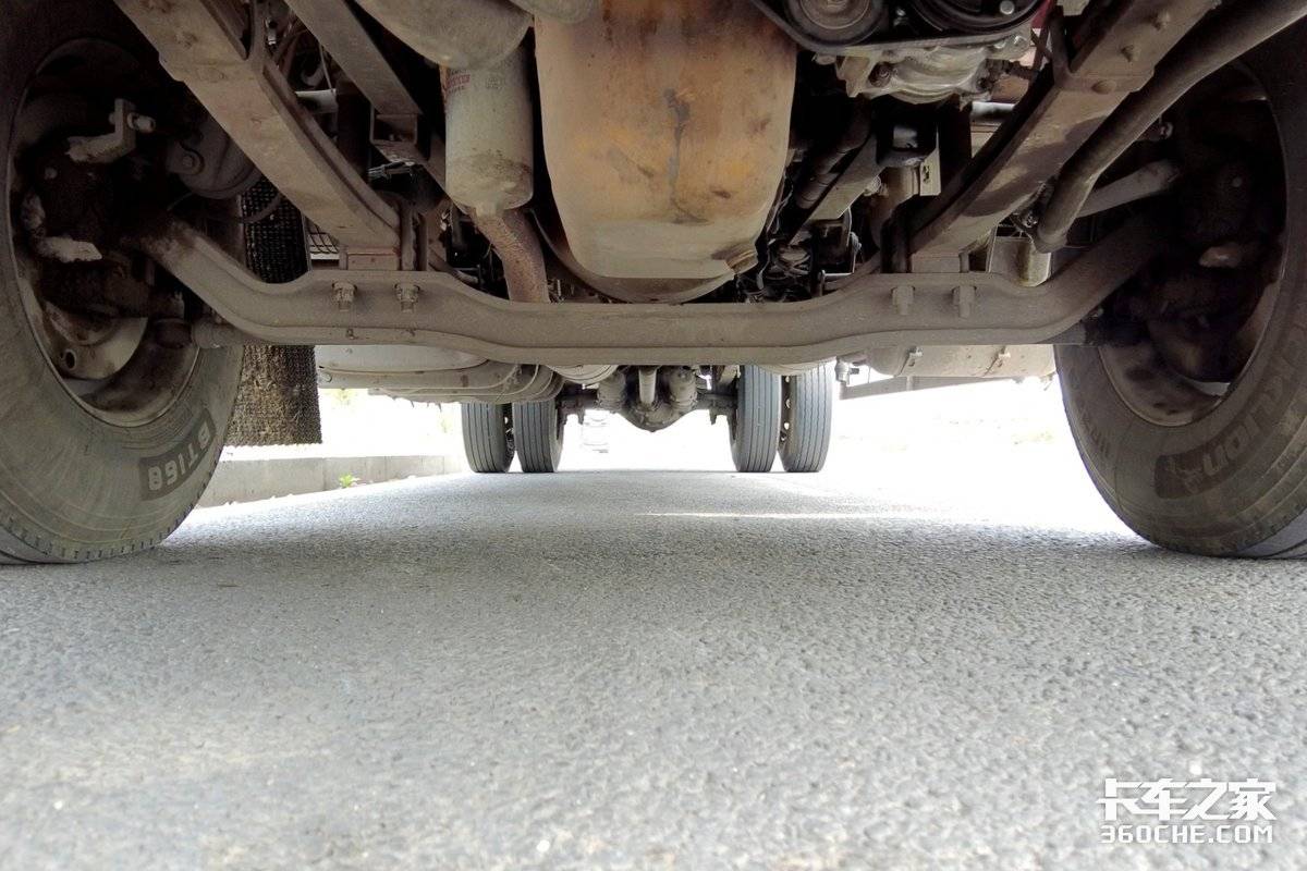 靠一台6米8就能实现盖房、买车、存钱？这一人一车的能量真不小！
