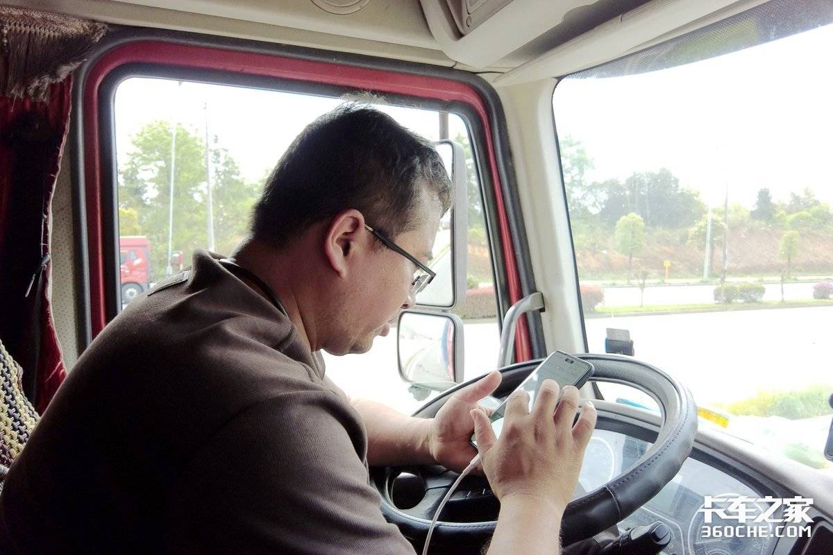 靠一台6米8就能实现盖房、买车、存钱？这一人一车的能量真不小！