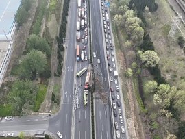 有一半烟台人都得迟到！沈海高速堵车导致长距离拥堵