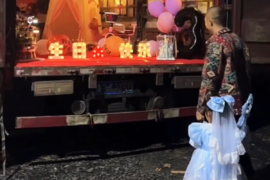 货箱一打开 都是来自货车司机爸爸满满的爱