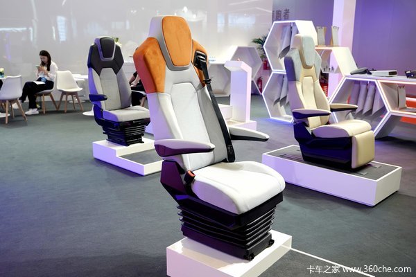 座椅会"读心术"、太空舱级享受 伊思灵华泰携4款创新座椅亮相上海车展