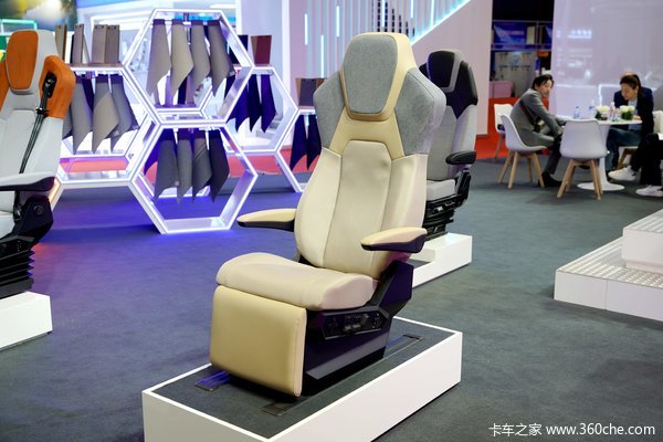 座椅会"读心术"、太空舱级享受 伊思灵华泰携4款创新座椅亮相上海车展