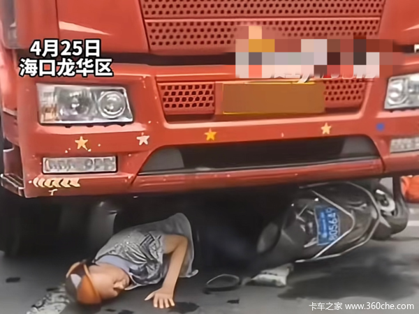 老人连人带车被卷入货车车底 消防利用千斤顶紧急救援