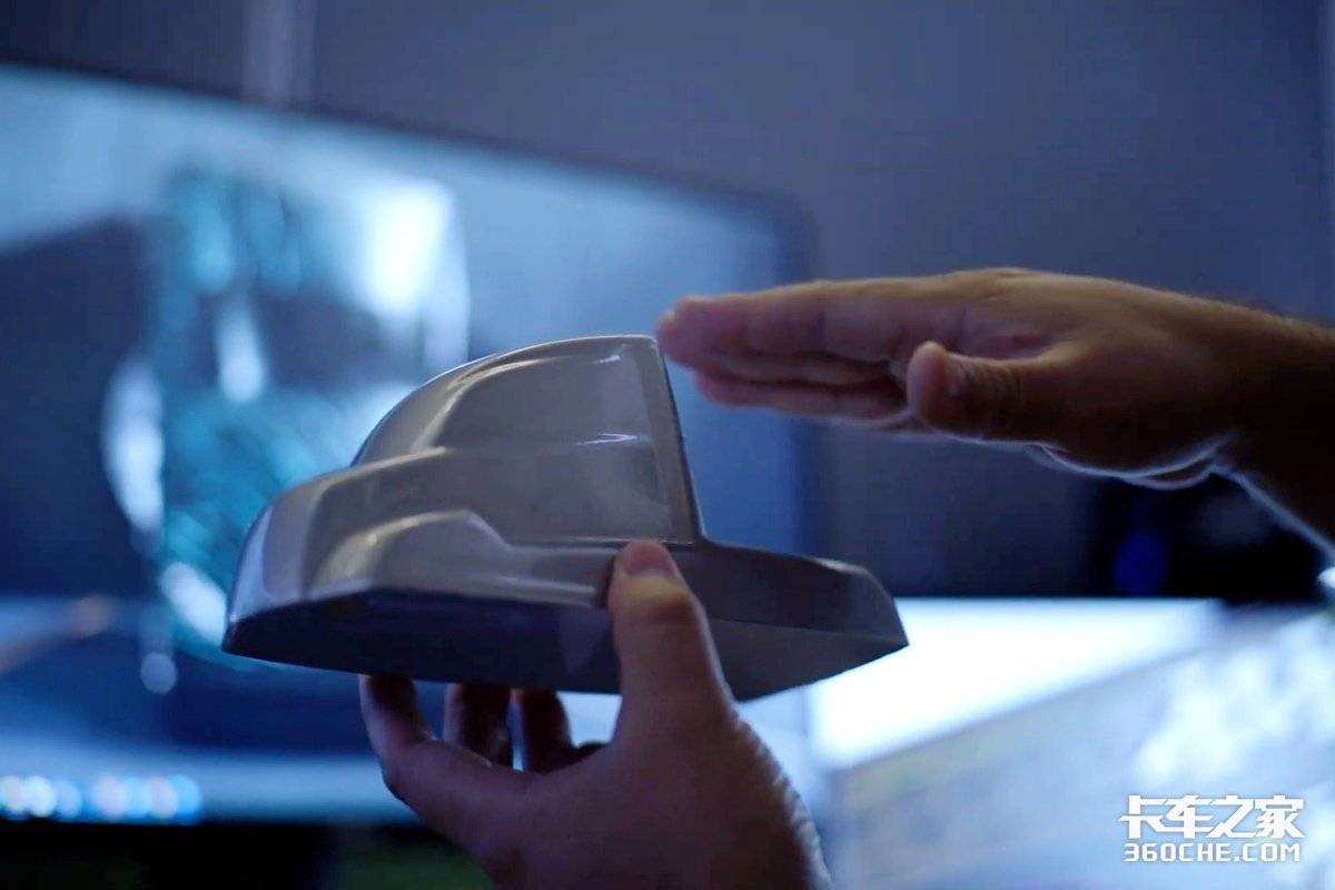 ���ͳ�����Ϯ��SuperTruckͻ�Ƶ糵Χ��