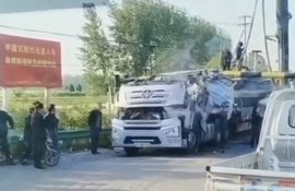 刚装1天就“削平”了一辆卡车 安徽亳州这是限高杆还是“夺命杆”