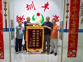 大客户送锦旗 乘龙H7 Pro创赢版燃气重卡备受认可
