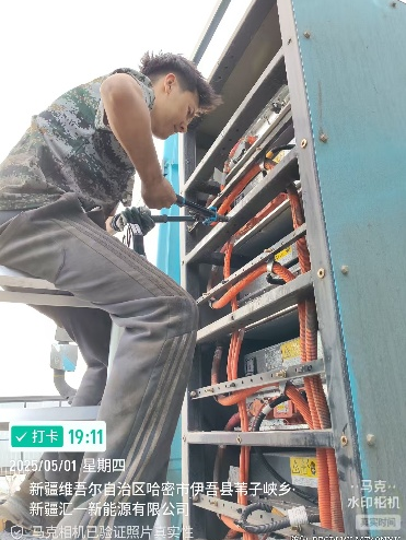 undefined 新疆淖毛湖直服 五一战风沙 服务铸忠诚图片