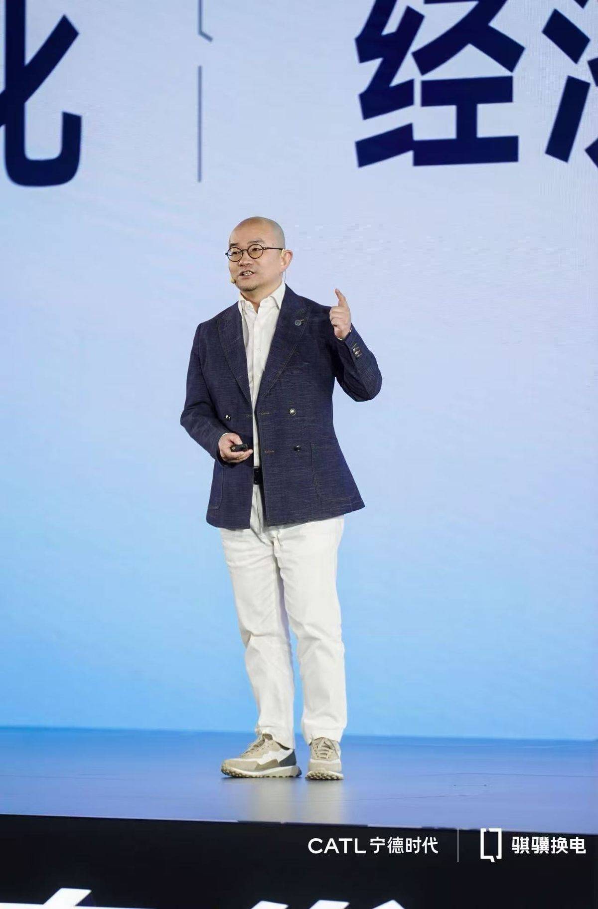 宁德时代举办新一代重卡生态发布活动 建设“八横十纵”换电绿网