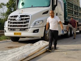 卡友猝死频发！谁在透支3800万货车司机的生命？
