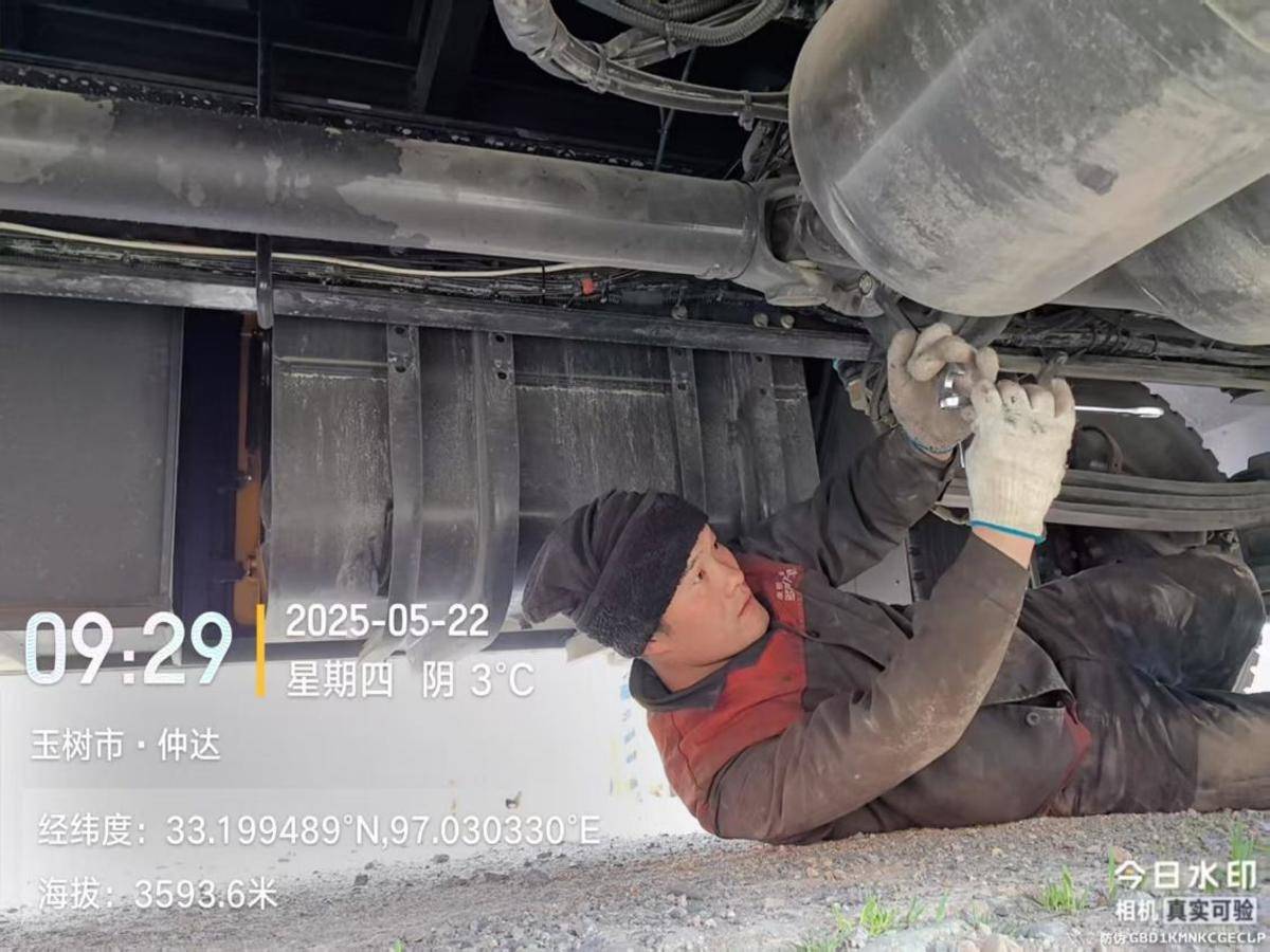 东风商用车驰援玉树保电再显担当