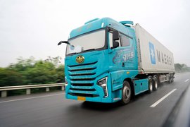 42小时飞驰2200公里 百公里油耗29.9L 用新JH6拉荔枝是何体验？