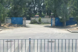 停车场收费后放行执法暂扣车辆？河北卡友2650元“买路钱”背后的迷局