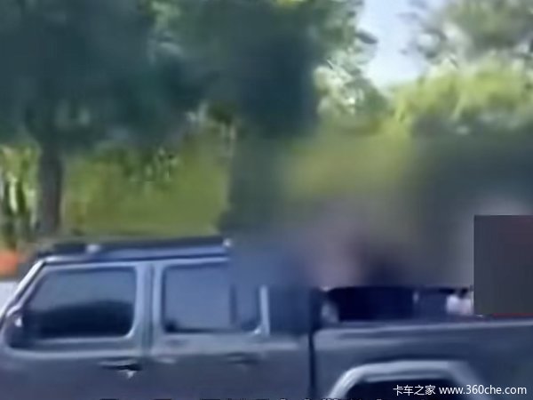 坐皮卡迎亲街头打水仗 被罚2000元记3分