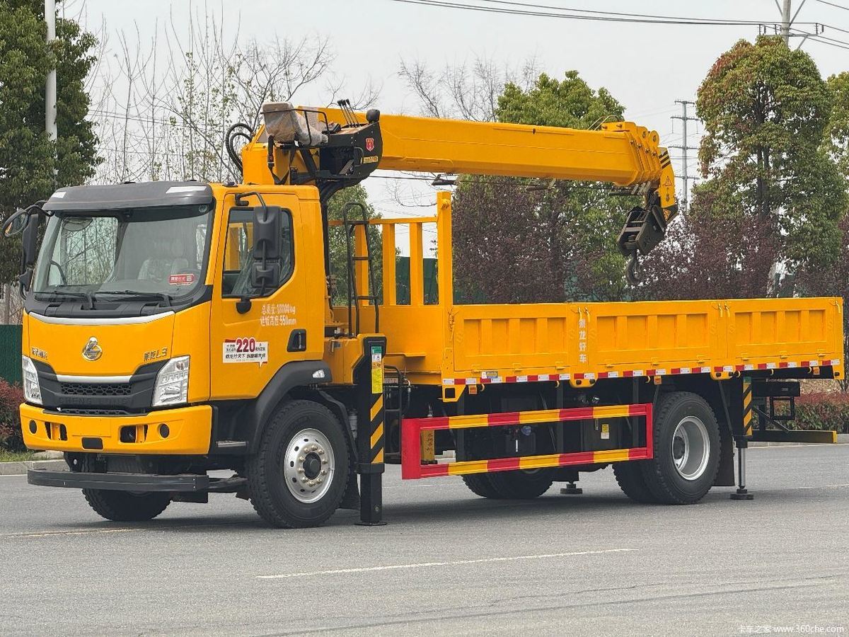 告别上户难干活累换车贵选乘龙L3随车吊