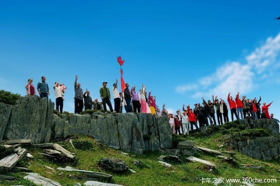江淮悍途PHEV 打开“神的自留地”：一场阿勒泰的文学越野朝圣