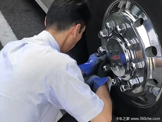 日本规定卡车司机加班上限为每个月45小时 导致卡车司机急缺！