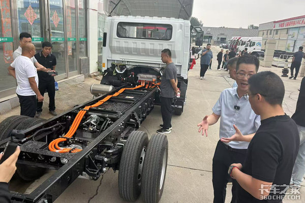 上汽跃进大拿 T1 纯电轻卡 郑州上市