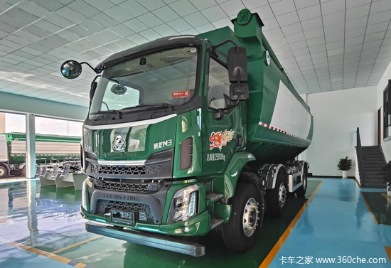 征服山路窄巷！乘龙M3三轴饲料车34m³巨无霸的灵动之躯
