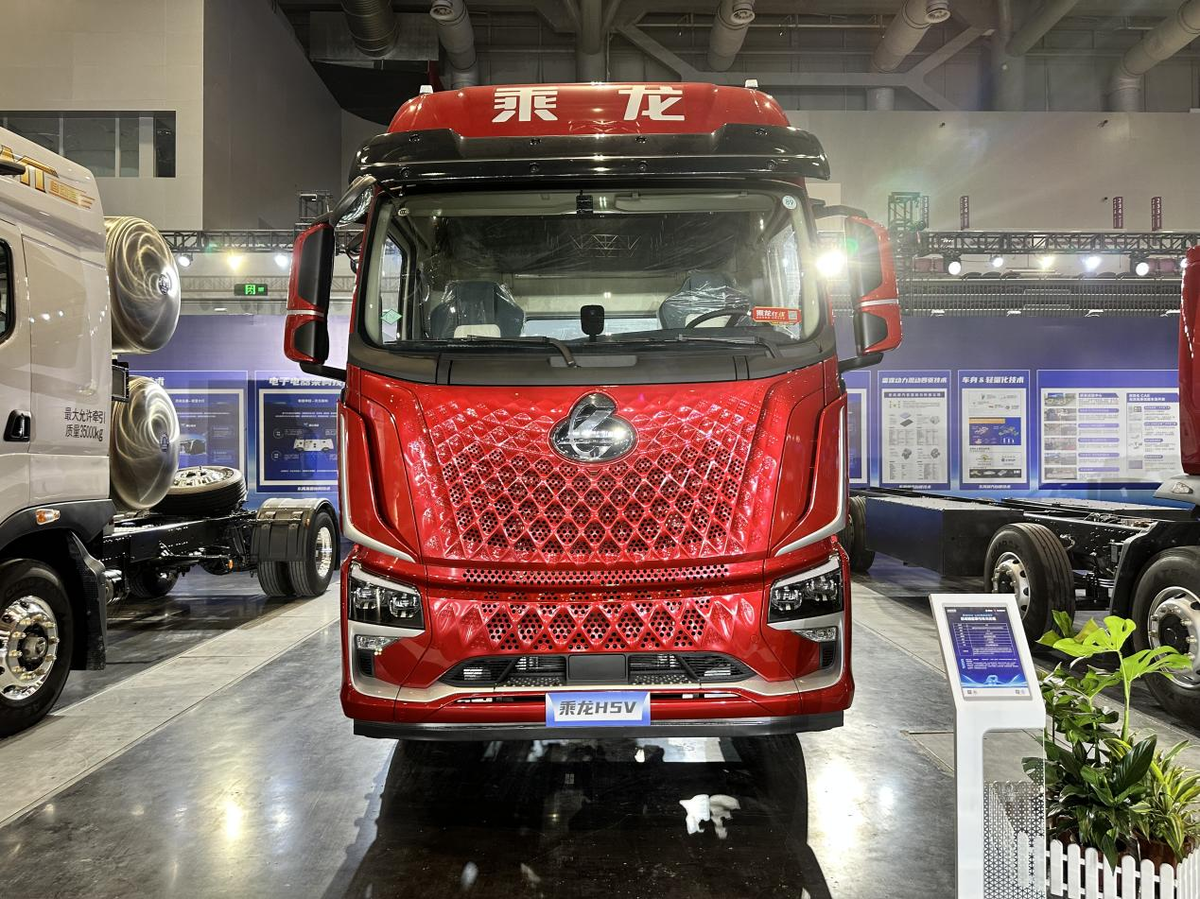 百公里省气2公斤!乘龙H5V创富版LNG牵引车助您创富无忧