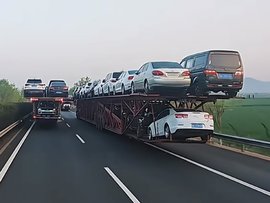 没有车牌还能跑 这就是传说中不下高速的二怪？