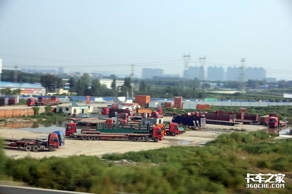 高速超载隐患重重 超载超限车辆何时能被“团灭”?https://img9.kcimg.cn/imga/1/1318/1318439.jpg_1200xx.jpg