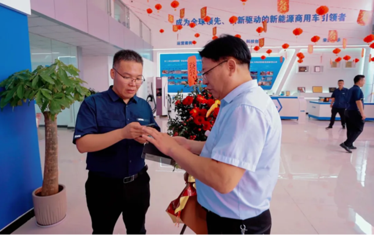 徐工新能源重卡石家庄直营店盛大开业