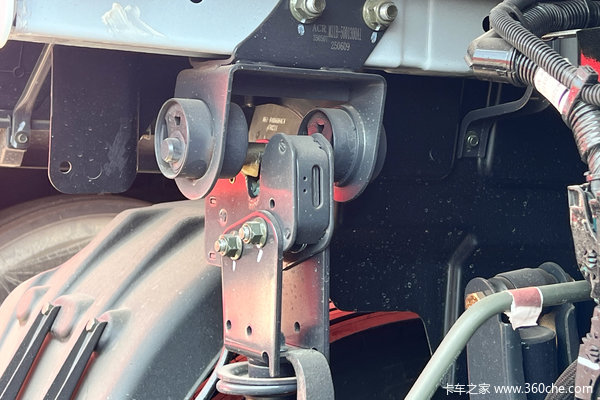 理想乘龙碰撞引争议 严重怀疑测试机构不严谨让双车"躺枪"