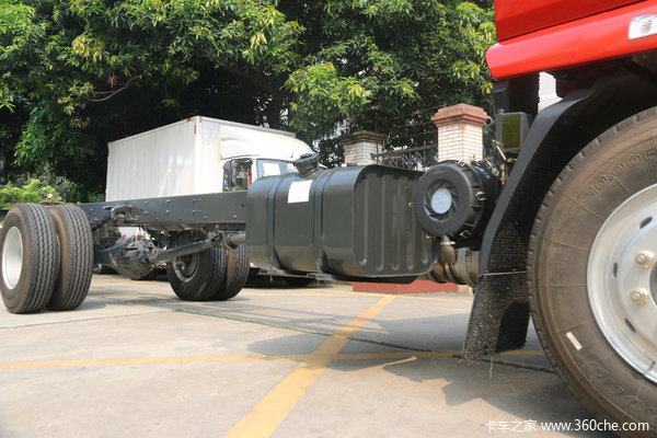 理想乘龙碰撞引争议 严重怀疑测试机构不严谨让双车"躺枪"