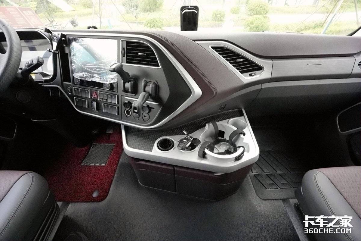 16升660马力+3000L双气瓶！“移动之家”解放鹰途新王炸亮相