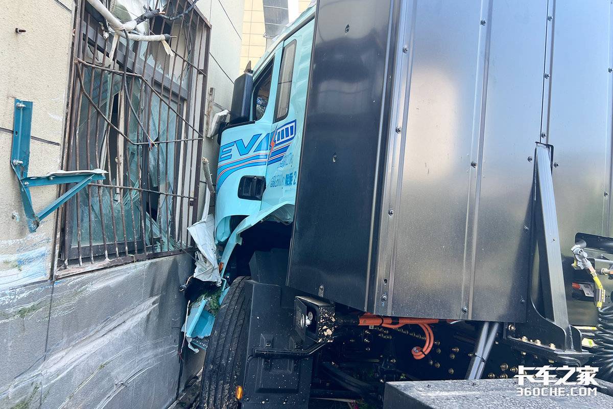 �³������վײ��&nbsp;��ʧ50��˭������