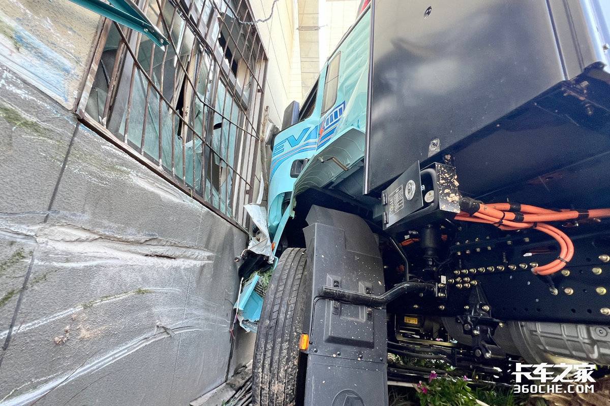 �³������վײ��&nbsp;��ʧ50��˭������