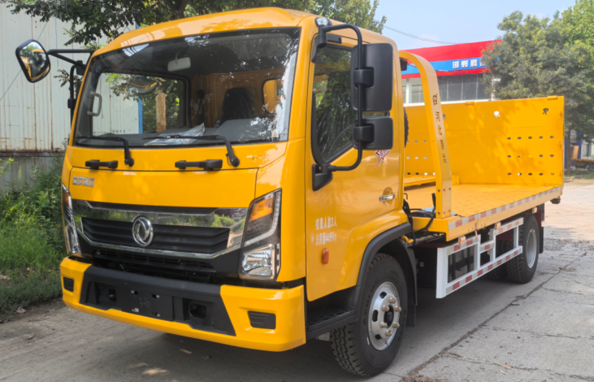 高效全能 清障无忧------东风专致蓝牌清障车为道路安全护航