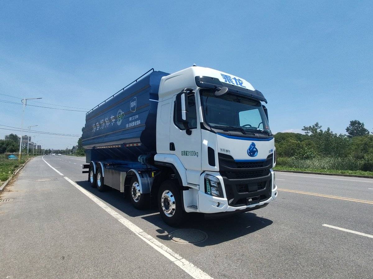 乘龙H5电动饲料车：省钱高效，助您“粮草”无忧