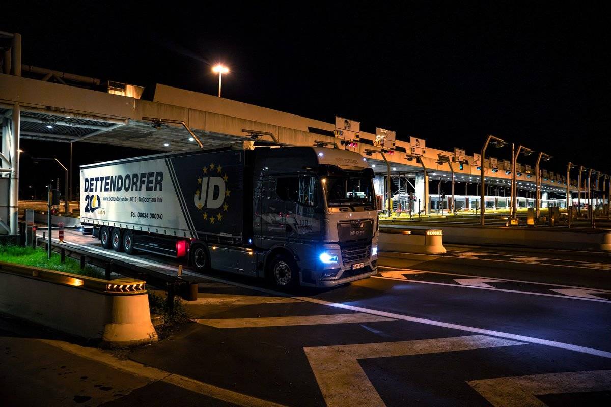 �������翨����������Ч������ɫת��