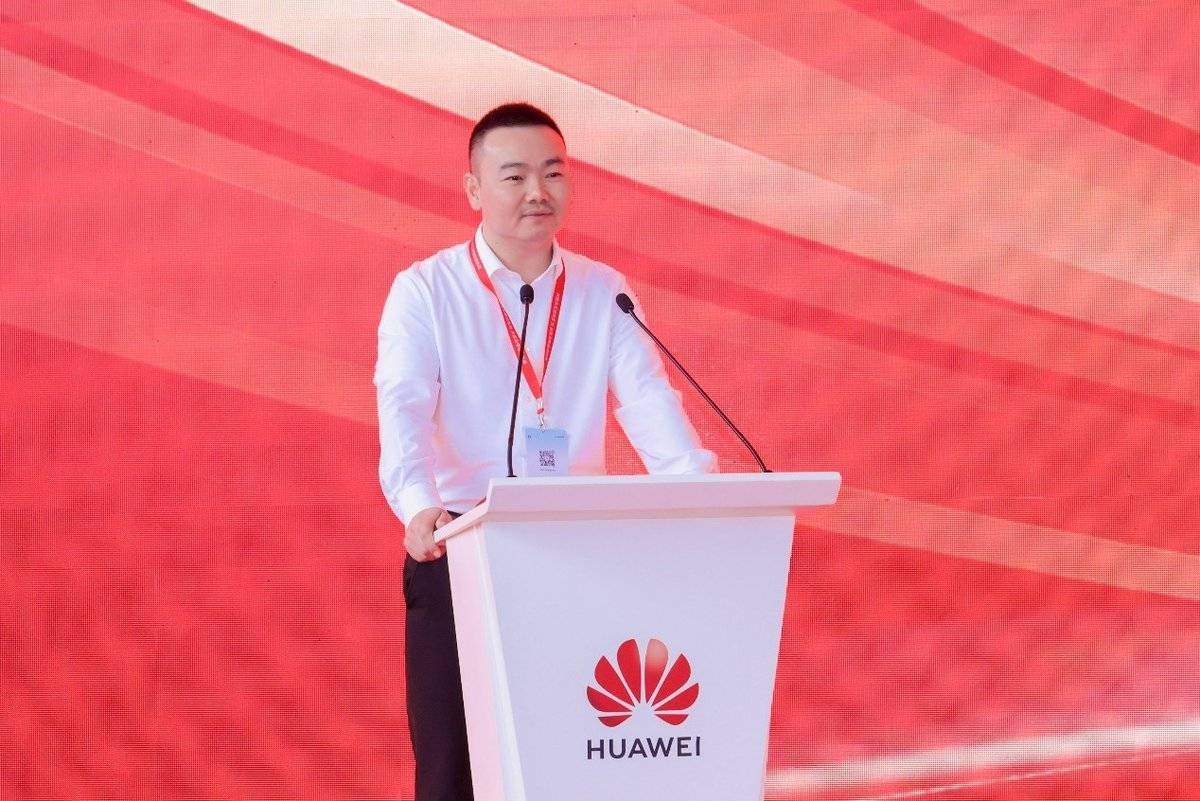 华为兆瓦超充打造全球首个百兆瓦级重卡超充站,重卡进入全面电动化